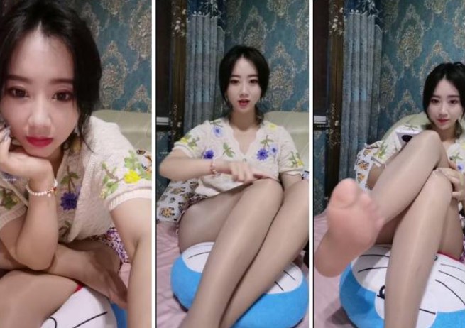 超稀有 易直播平台丽柜 高颜值女神然然 露点小乳头微微翘起 丝袜美足诱惑 性感打肉臀 天价密码房