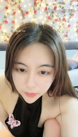 高颜值风韵成熟御姐佳瑶巨乳嫩鲍鱼 巨粉呻吟好听 哥哥们用香蕉插我好吗 淫语挑逗