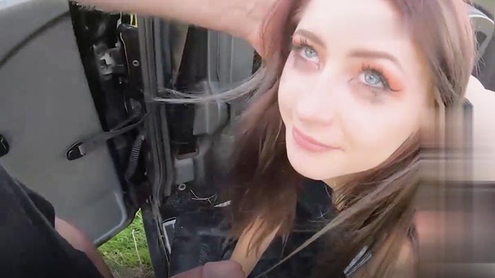 性爱出租车 美女上车即开腿让你欣赏美穴 可对她进行性爱服务