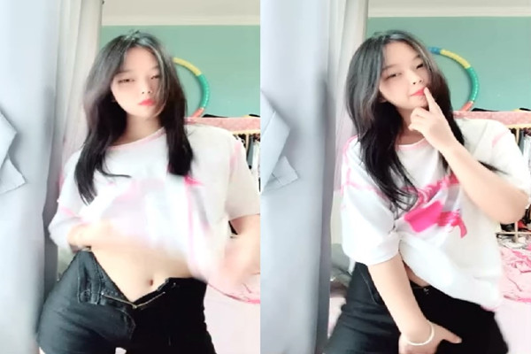 清纯美少女小周妹妹闺房自摸诱惑 超粉嫩小穴特写 揉捏奶子磨蹭阴蒂 美臀诱人