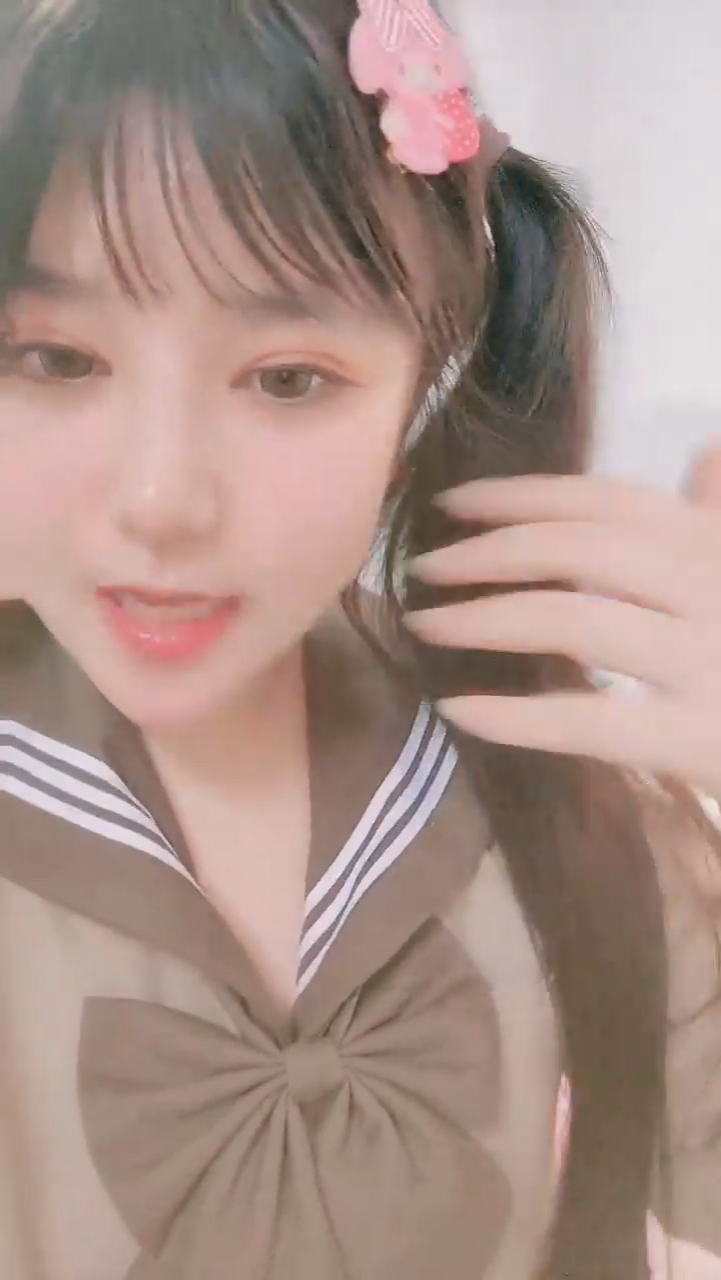 02年JK装双马尾萌妹撩裙脱内裤粉嫩逼近距离特写掰开洞口
