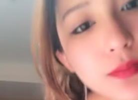 超漂亮小美女露脸直播发骚 口交吞精 想不想干我 大屌插我 大家一起来操我 骚话不断