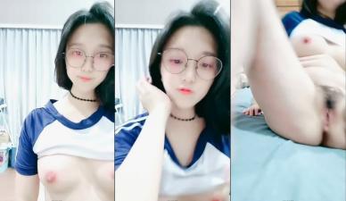 粉色奶头眼镜美少女 外表甜美性格超好 掰穴振动棒呻吟