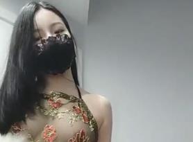蓝兔子 0504 1D 漂亮新人主播校花自慰大秀 跳起扇子舞 无毛湿穴诱人