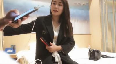 四眼男网约刚毕业不久实习期四川美女