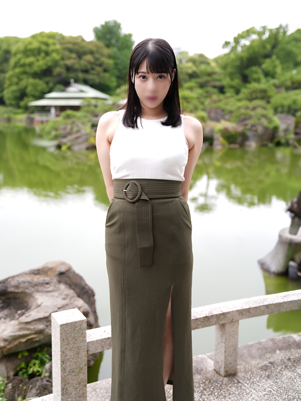 FC2-4251528 有码 勃起不可避的H杯神乳OL优香23岁 持续插入与腰摆