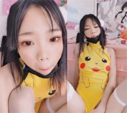 推特网红小仙云儿 皮卡丘紧身衣自抠小穴舔淫水