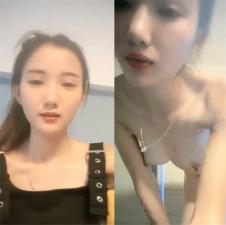 漂亮姐姐洗澡前直播抠摸赚外快