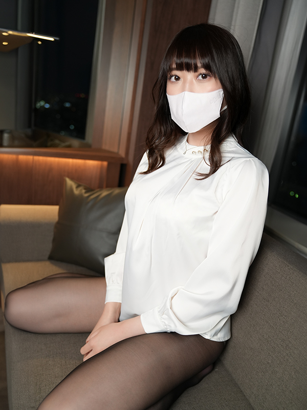 FC2-4309877 有码 素人狩猎 性感手机店店员·美 27岁 发情不止湿穴无套