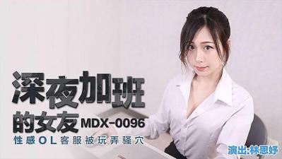 肩扛双腿后入抱起操 震动棒快速旋转玩弄
