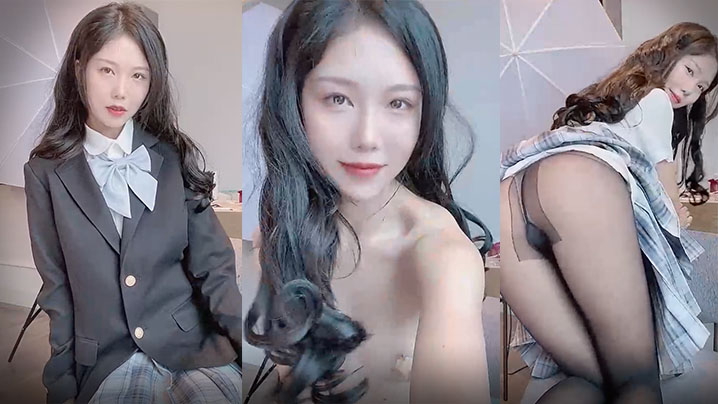 高颜值网红抖娘利世 JK制服超诱惑黑丝美乳定制新作